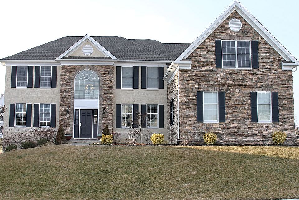 1st image of 916 Mather Dr