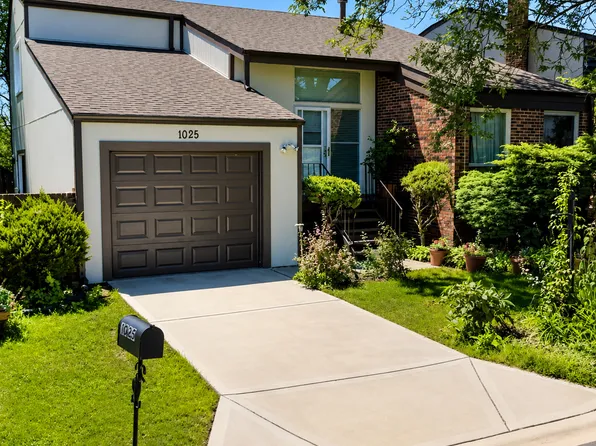 1025 Park Crest Dr, Darien, IL 60561