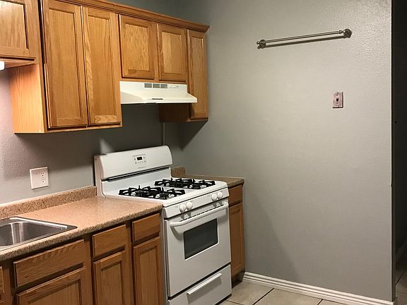 3rd image of 716 Brimhall Pl APT 1