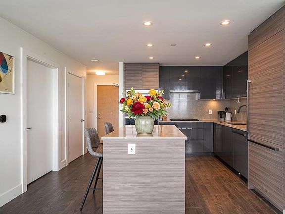 5th image of 3438 Sawmill Cres #1402
