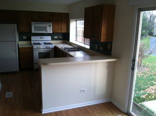 229 E Shag Bark Ln, Streamwood, IL
