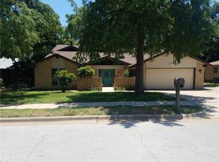 805 Donna Dr, Hurst, TX 76053