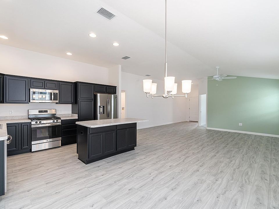 Viewpoint of the living / dining area.