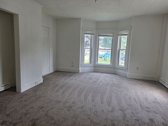4th image of 23 Pleasant St #23