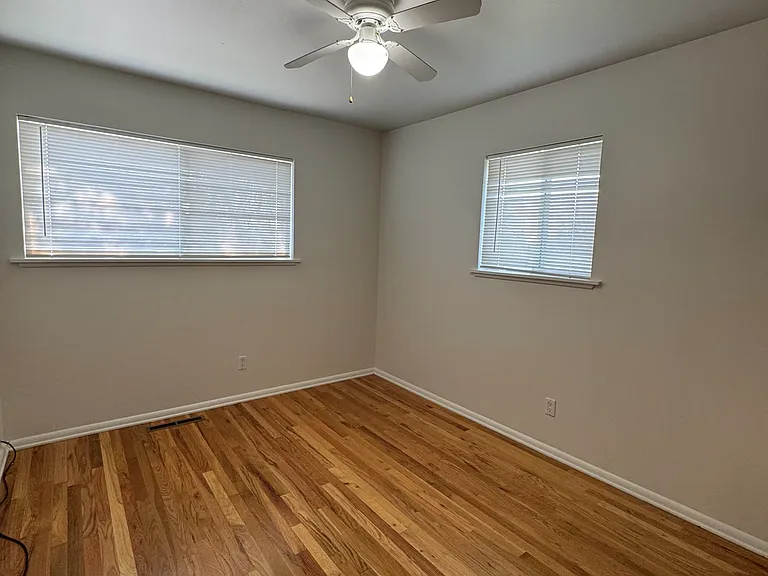 950 Taney Ln — Photo 13