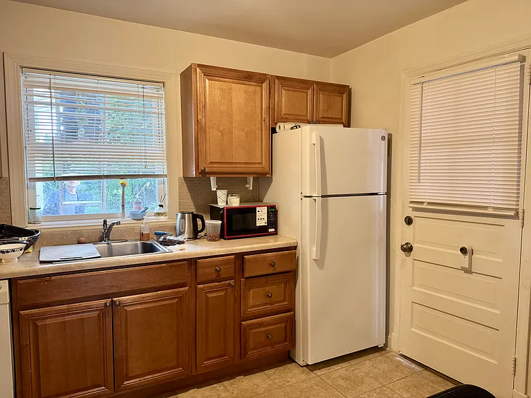 1103 Edmonston Dr — Photo 11