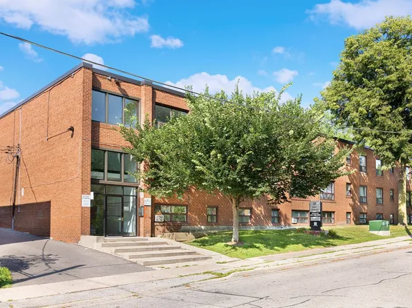 26 Albert Ave #1A, Toronto, ON M8V 2L4