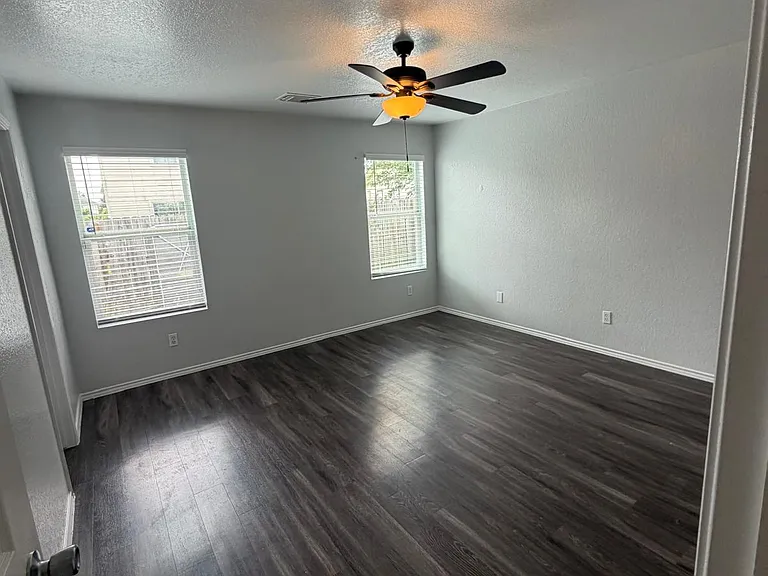 10126 Sungate Park — Photo 8