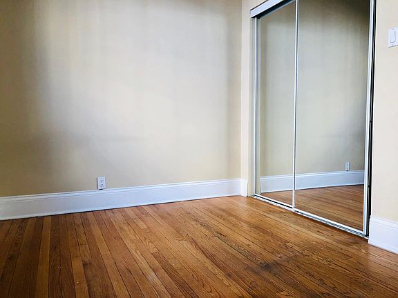 5th image of 1511 Hinman Ave