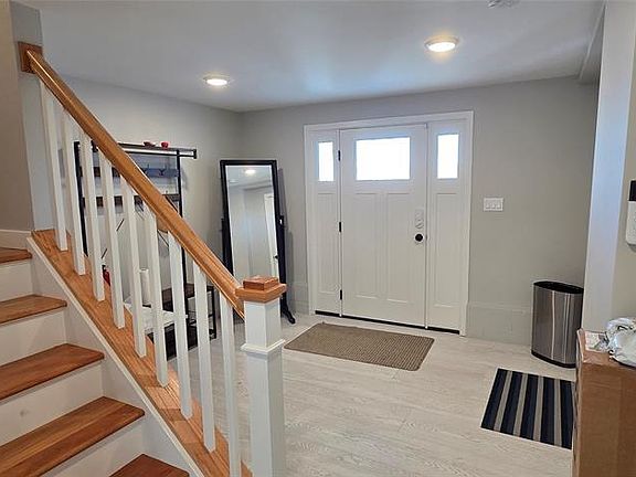 4th image of 233 Dewey Dr