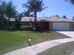 19 Oak Ridge Ln, Tequesta, FL 33469