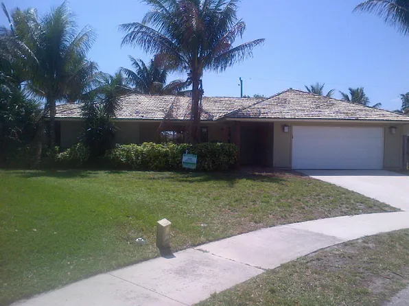 19 Oak Ridge Ln, Tequesta, FL 33469