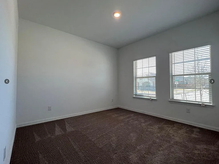 8000 Blue Heron Ln — Photo 11