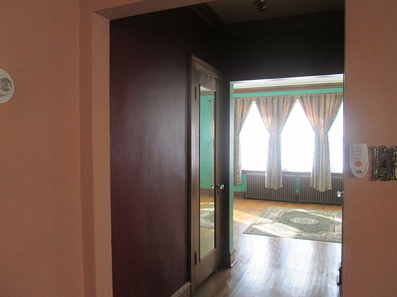 3rd image of 11811 S Hale Ave