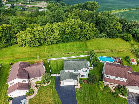 3rd image of 814 Robert Dr