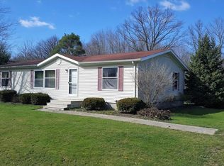 7444 Pettibone Rd, Chagrin Falls, OH 44023