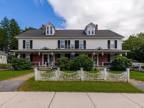 29 Charlton St, Oxford, MA 01540