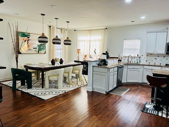 2nd image of 1000 Evanwood Ln