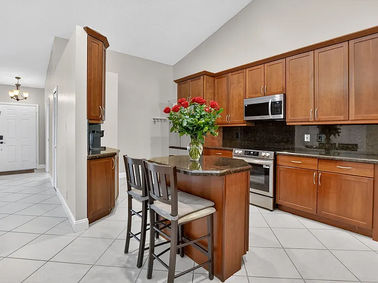 10065 Camelback Ln — Photo 14