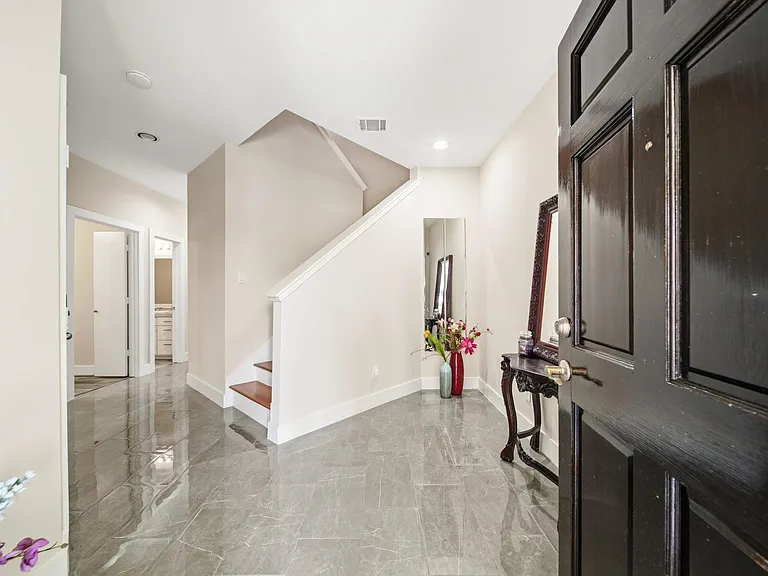 9802 Cynthia Ann Ct — Photo 4