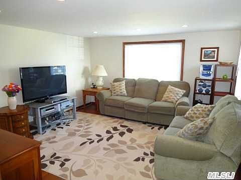 4th image of 6 Linda Ln