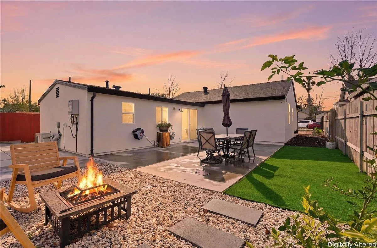 1923 Juliesse Ave photo 1
