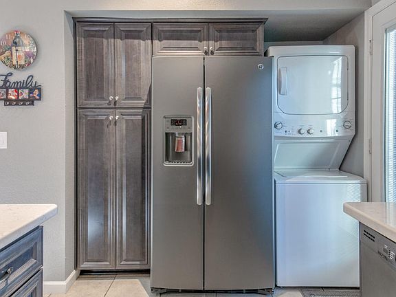 4th image of 921 W University Dr Unit 1017