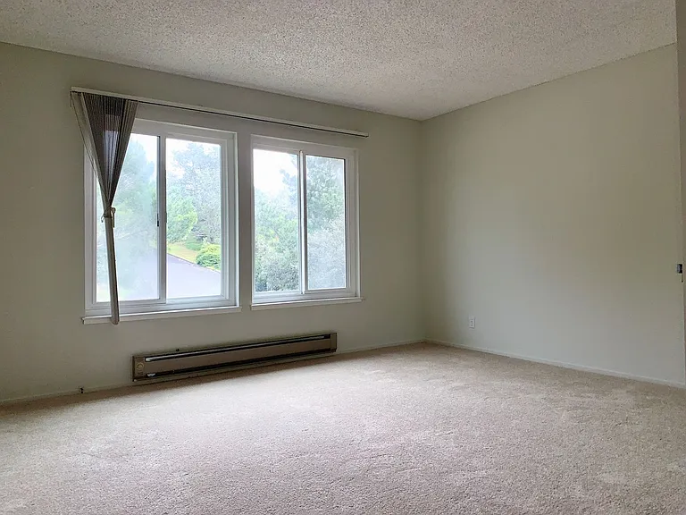 1190 W. Hillsdale Blvd. — Photo 9