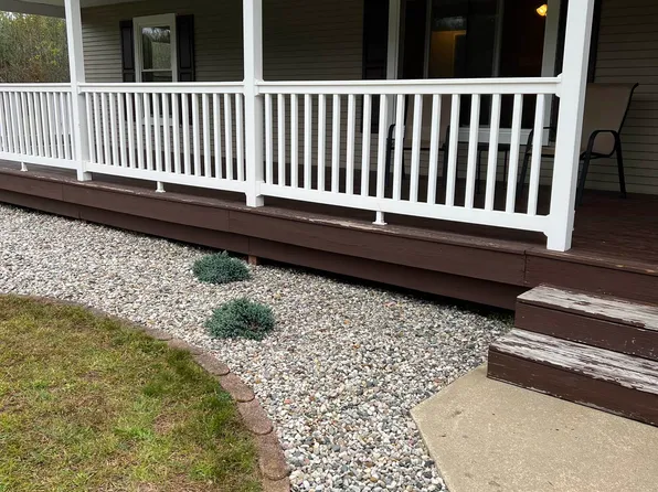 1819 N Neiner Rd, Sanford, MI 48657