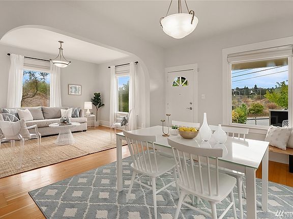 3rd image of 4146 Cascadia Ave S