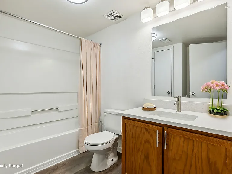 Westgate Apartments — Photo 20