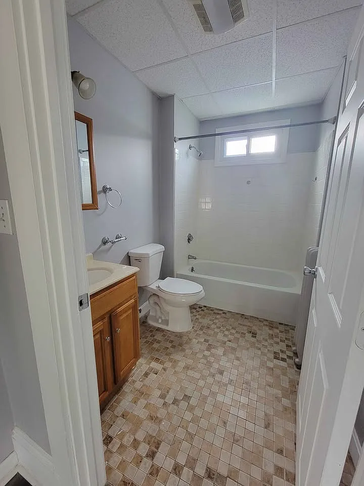 3 bed, 1000 sqft, $2,600 — Photo 4