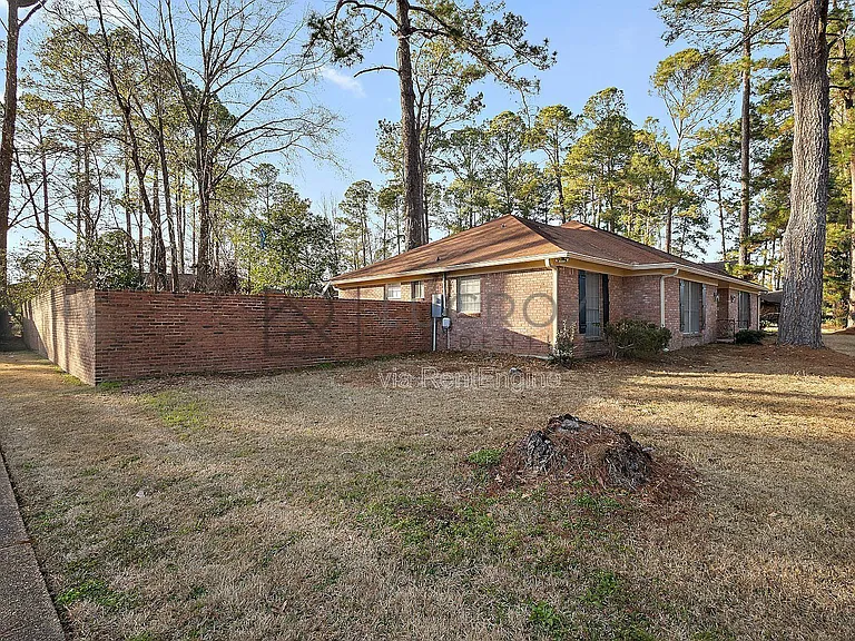 816 Winthrop Cir — Photo 5