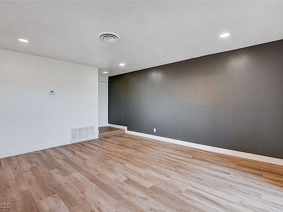 4th image of 2567 Paradise Village Way