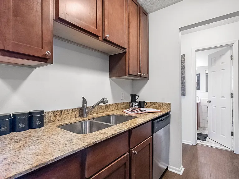 Uptown Square Apartments — Photo 8