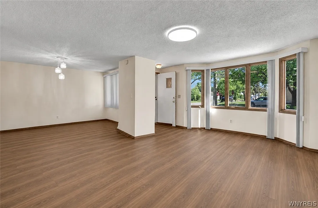 3 bed, 2.0 bath, 1445 sqft, $2,250 — Photo 3