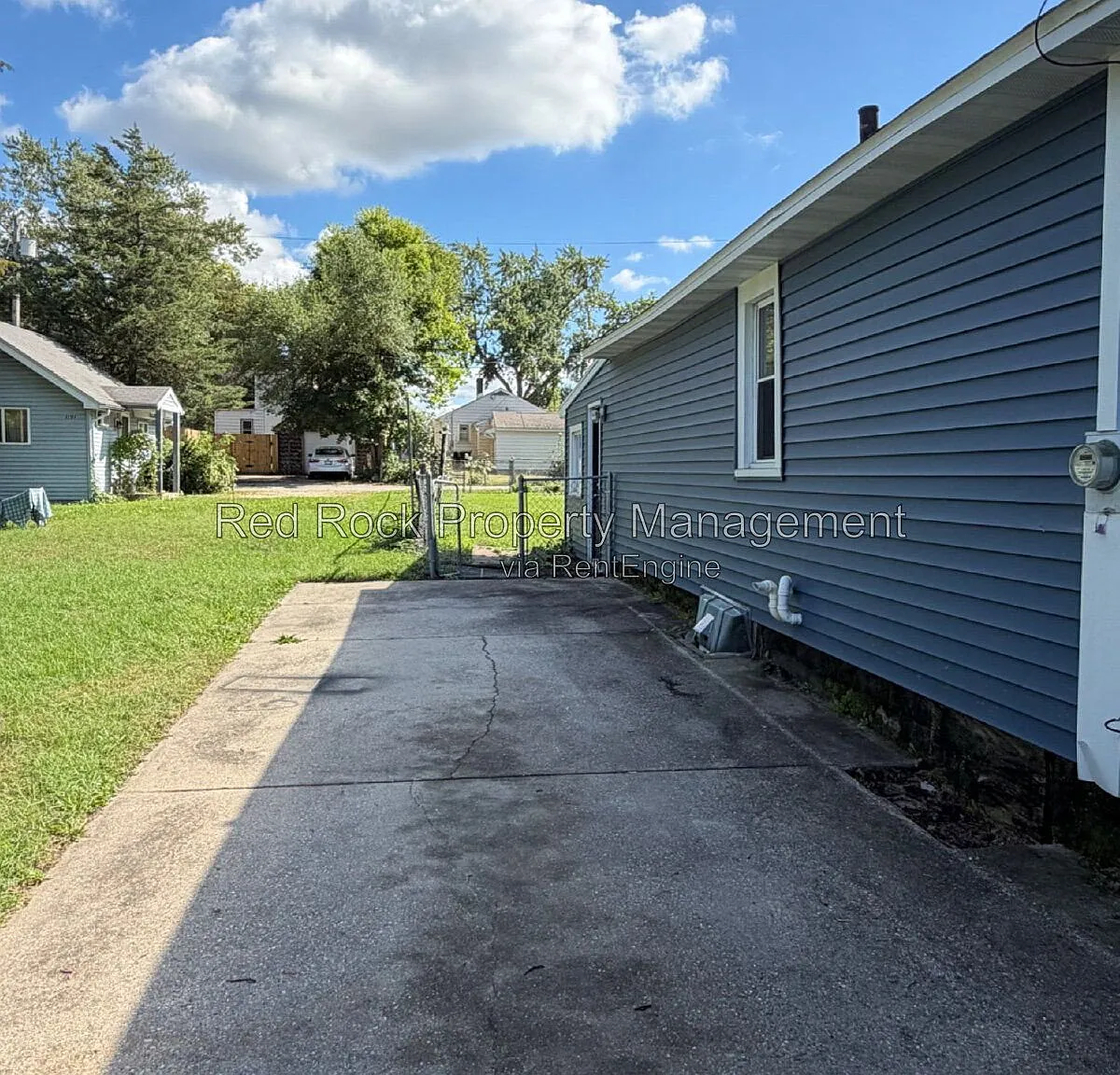 3 bed, 1.5 bath, 920 sqft, $1,525 — Photo 2