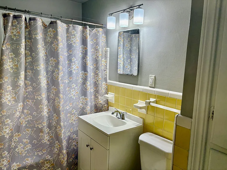 1702 W Britton Rd — Photo 15
