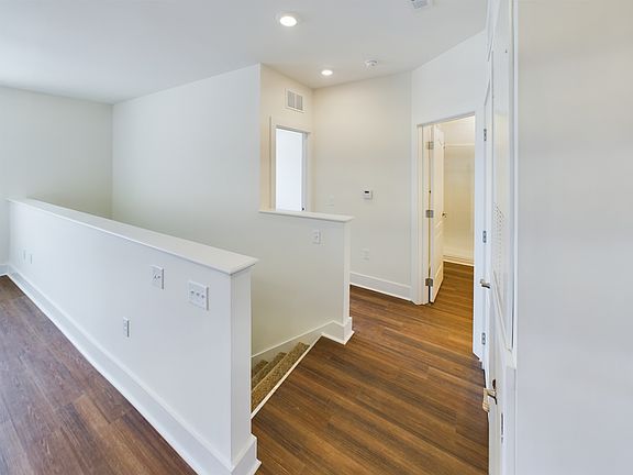 2nd image of 770 Victory Ln #6-203