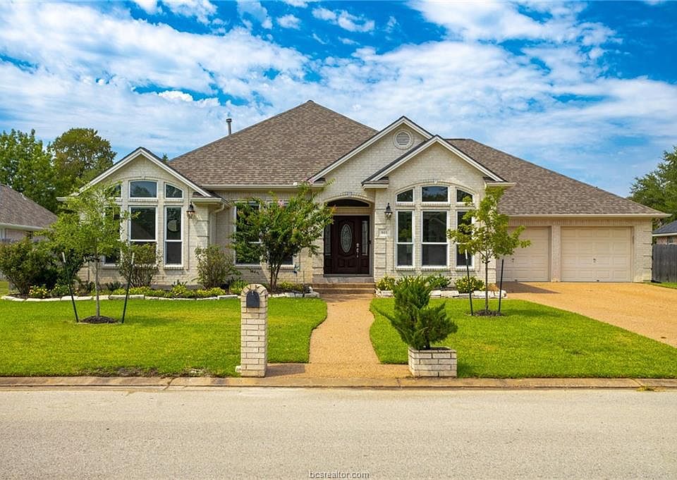 1st image of 805 Pine Valley Dr