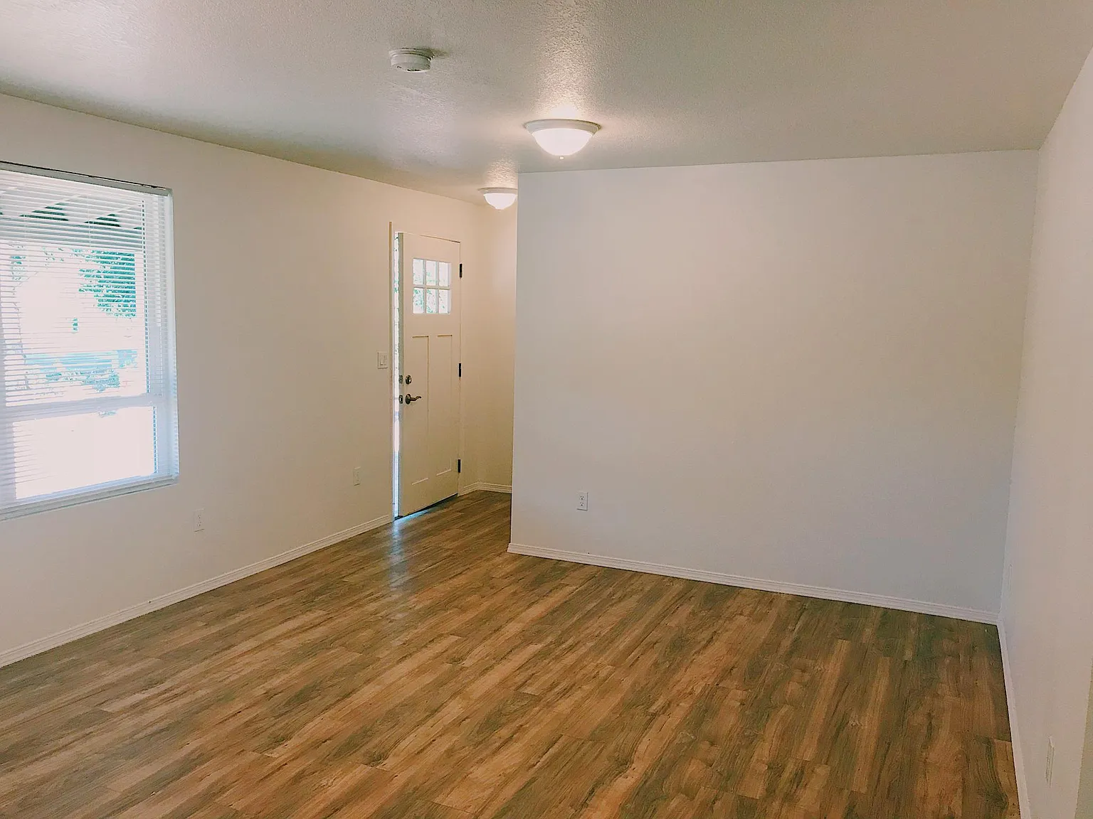 2 bed, 975 sqft, $2,400 — Photo 3