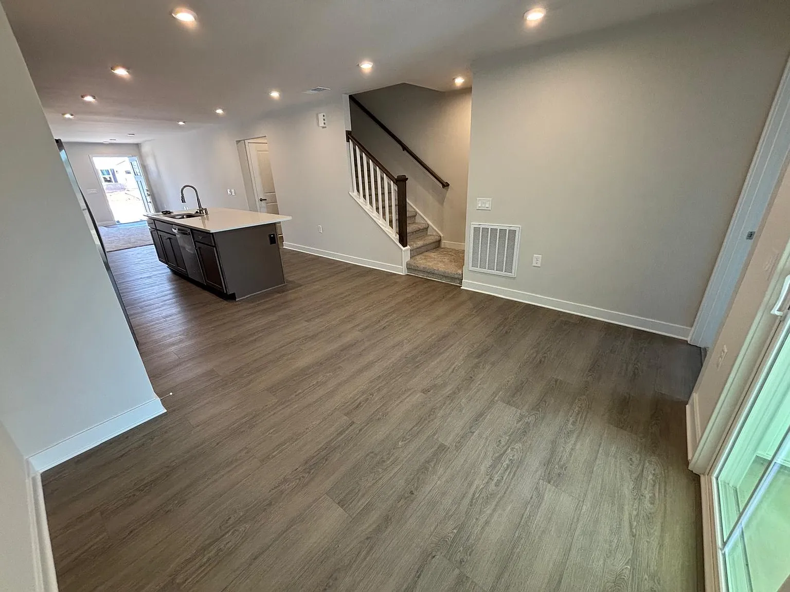 3 bed, 2.5 bath, 1628 sqft, $2,099 — Photo 4