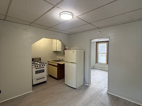 4th image of 605 W Norwegian St #3
