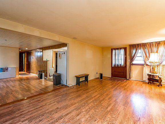 4th image of 516 Cypress St