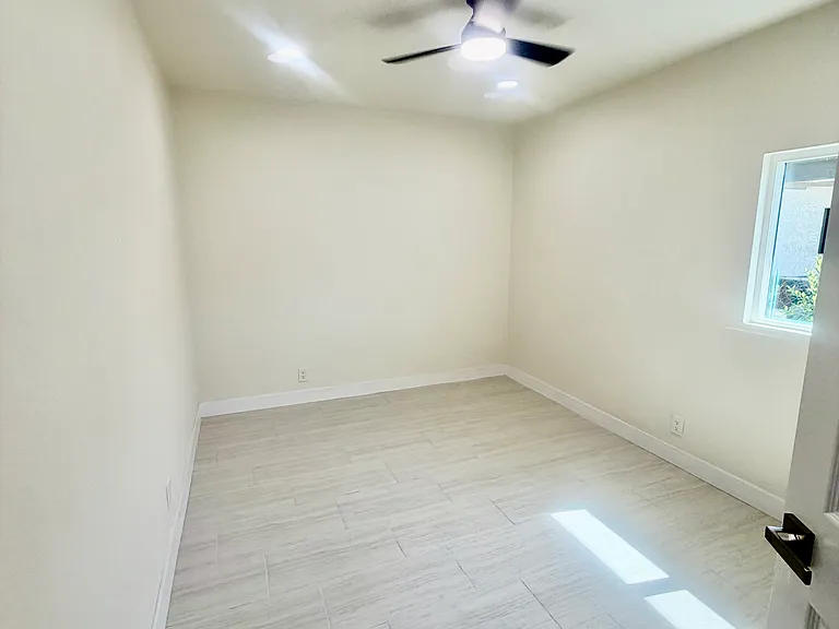 52119 Calle Avila #2 — Photo 15