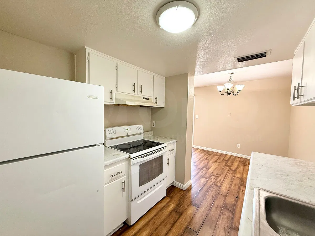 2 bed, 1.0 bath, 1008 sqft, $1,599 — Photo 4