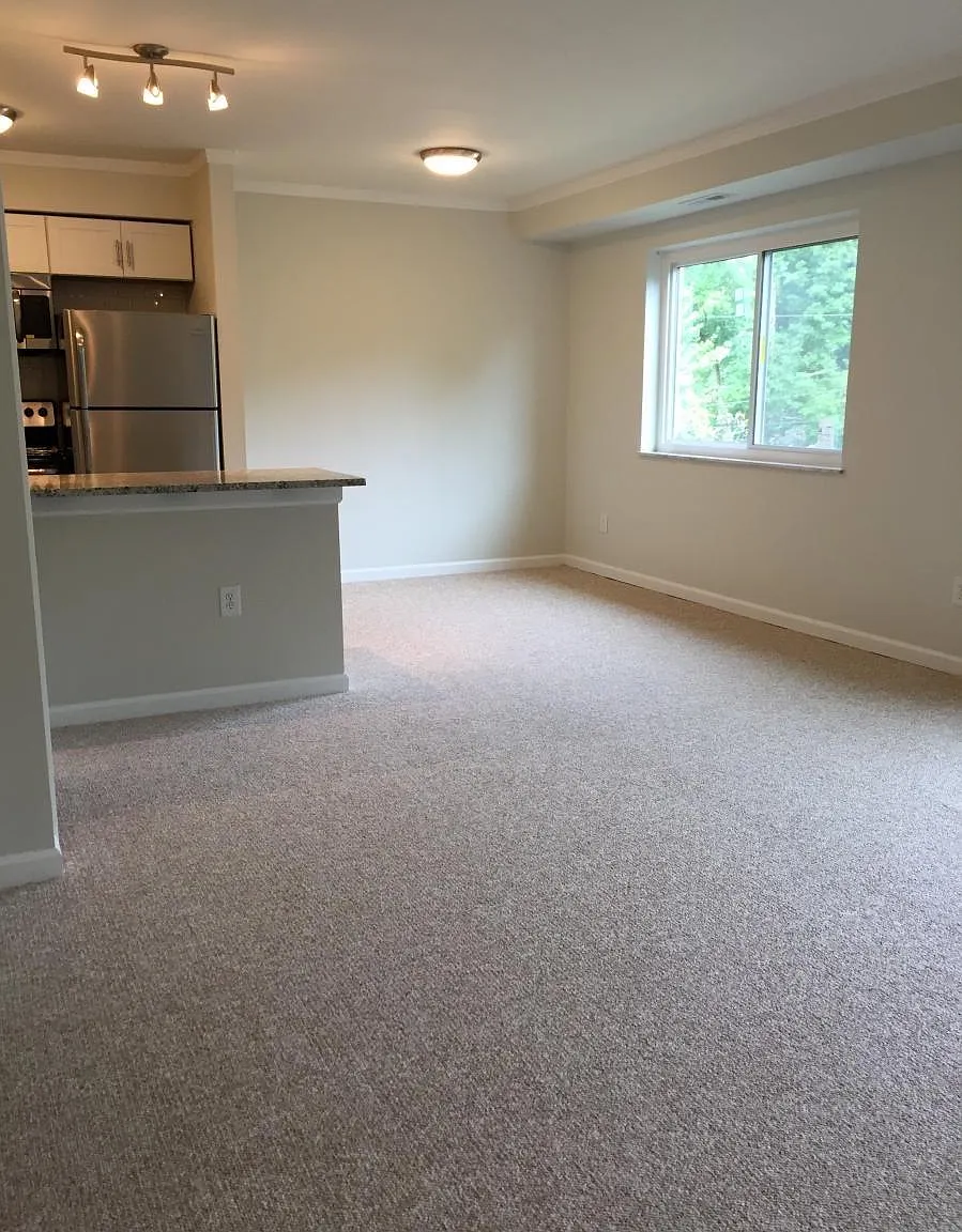 129 Baywood Ave — Photo 4