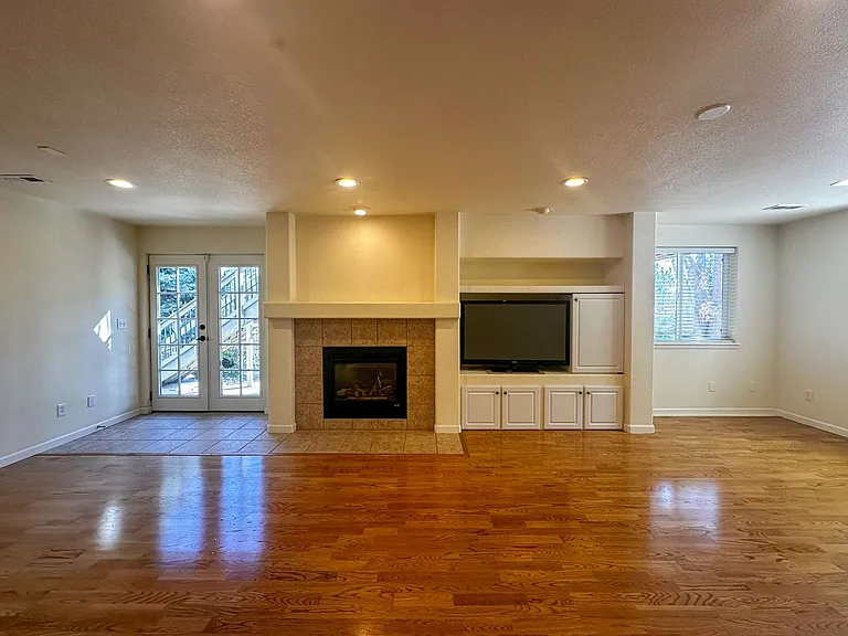 7856 Stonedale Dr — Photo 55