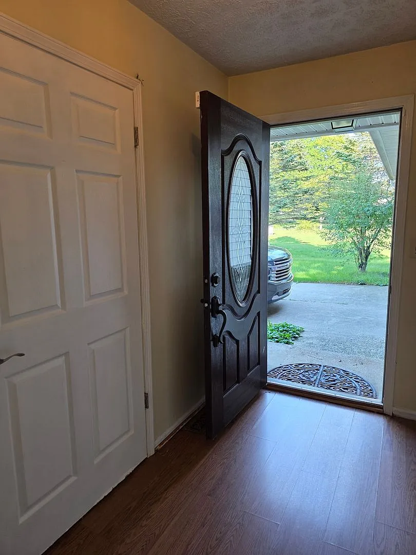 Spacious 3BR House in Belding — Photo 3