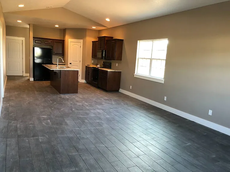 2113 S Maryland Ave — Photo 2